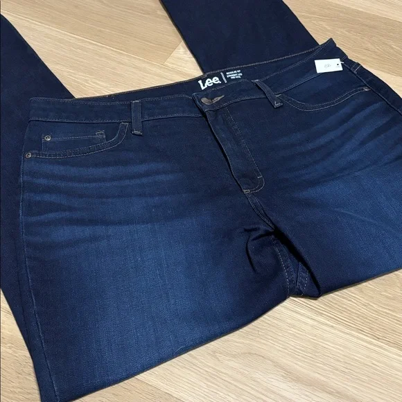 LEE (18) Legendary Mid Rise Straight Leg Jeans Dark Blue Stretch - Size 18 - Picture 7 of 15